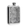 Карманная фляга для коньяка English Pewter CEL128 с гравировкой в кельтском стиле. Вид сбоку. Карманная фляга для коньяка English Pewter CEL128 с гравировкой в кельтском стиле. Вид сбоку.