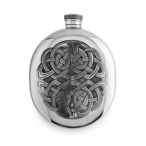 Овальная фляга English Pewter CEL177 с кельтским узором. Вид спереди.