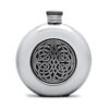 Круглая фляга English Pewter CEL193 с литой вставкой из олова. Вид спереди.