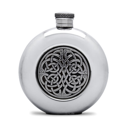 Круглая фляга English Pewter CEL193 с литой вставкой из олова. Вид спереди.