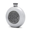 Круглая фляга English Pewter CEL193 с литой вставкой из олова. Вид сбоку.