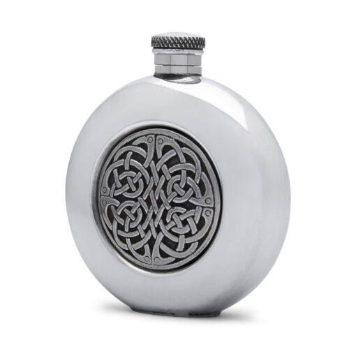 Круглая фляга English Pewter CEL193 с литой вставкой из олова. Вид сбоку.