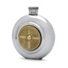 Круглая фляга English Pewter CEL442 с декоративной вставкой из латуни. Вид сбоку.