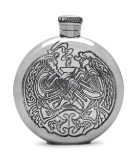 Круглая фляга English Pewter SF248 с кельтской гравюрой. Вид спереди.