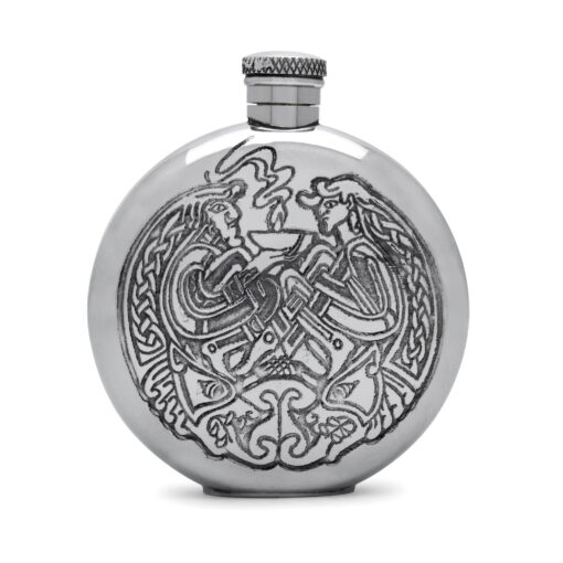 Круглая фляга English Pewter SF248 с кельтской гравюрой. Вид спереди.