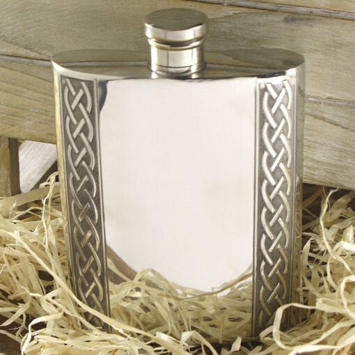 Карманная фляга English Pewter CEL620 в готическом стиле. Общий вид.
