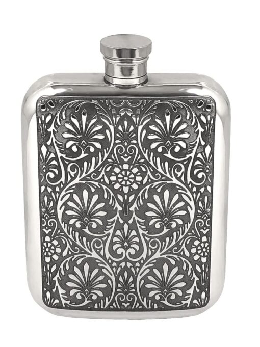 Карманная фляга English Pewter TSF612 с флористической гравировкой. Вид спереди.